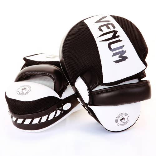 venum focus mitts cellular 2.0 - whiteblack pair