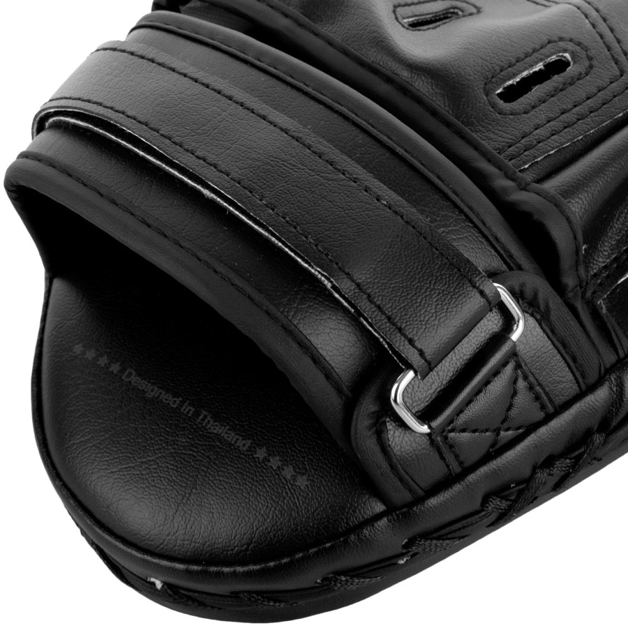 venum light focus mitts - blackblack pair