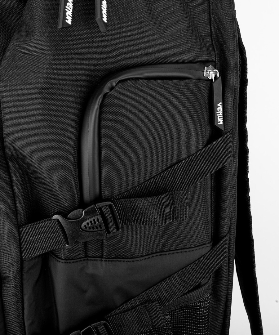 venum challenger xtrem evo backpack - blackwhite