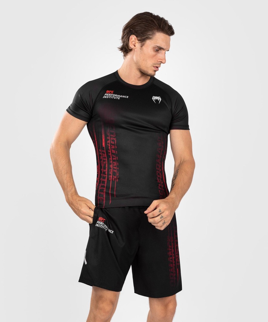ufc venum performance institute 2.0 men short-sleeve rashguard - blackred