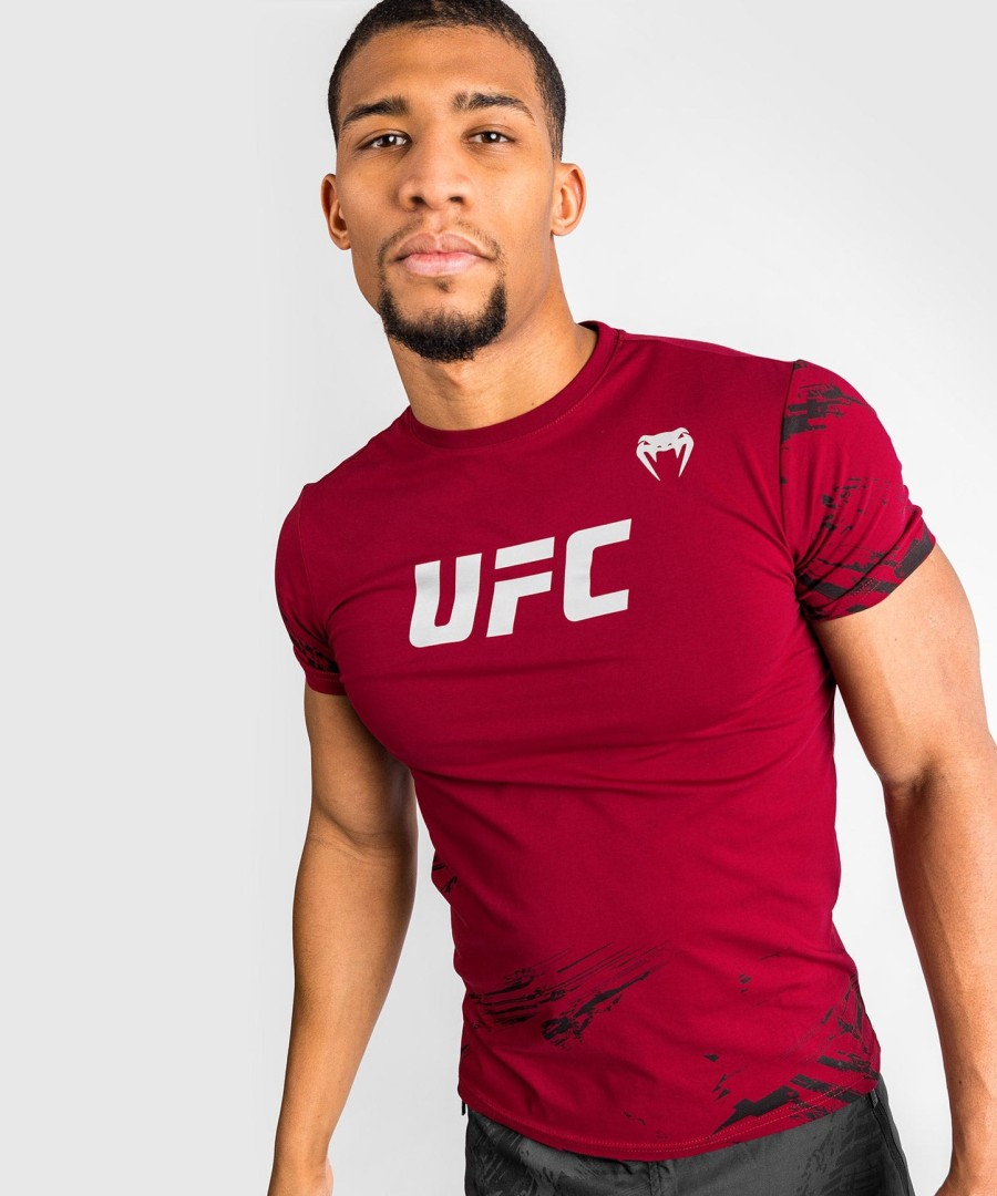 ufc venum authentic fight week men 2.0 short sleeve t-shirt - red