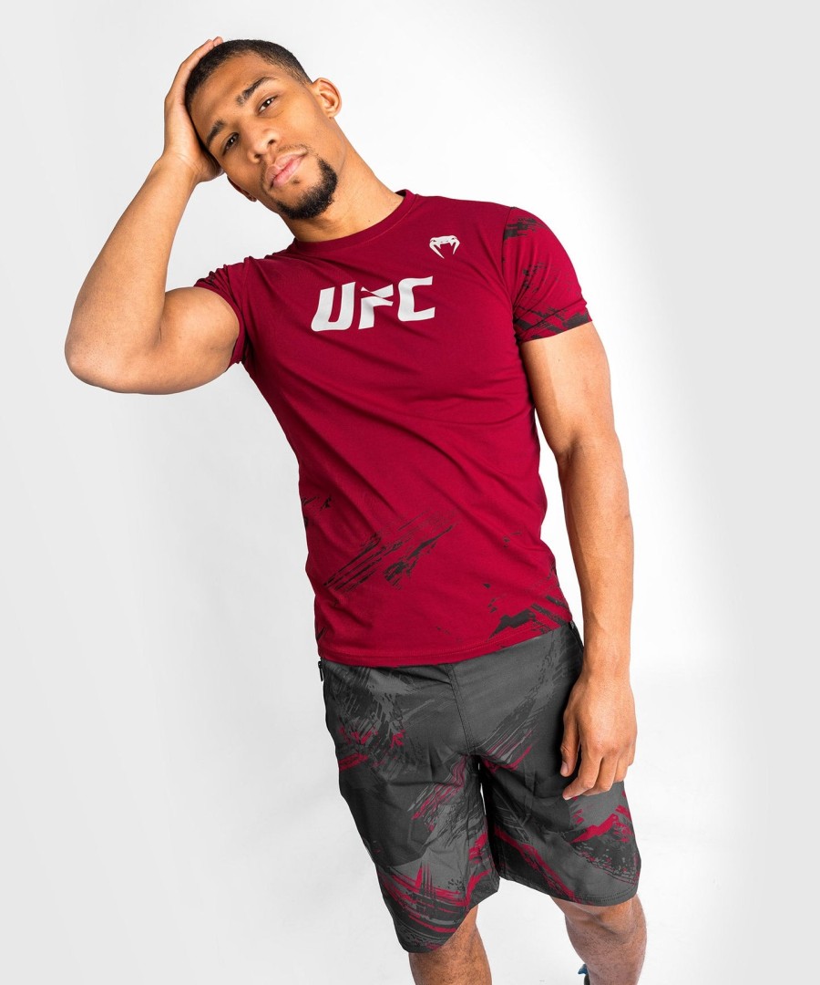 ufc venum authentic fight week men 2.0 short sleeve t-shirt - red