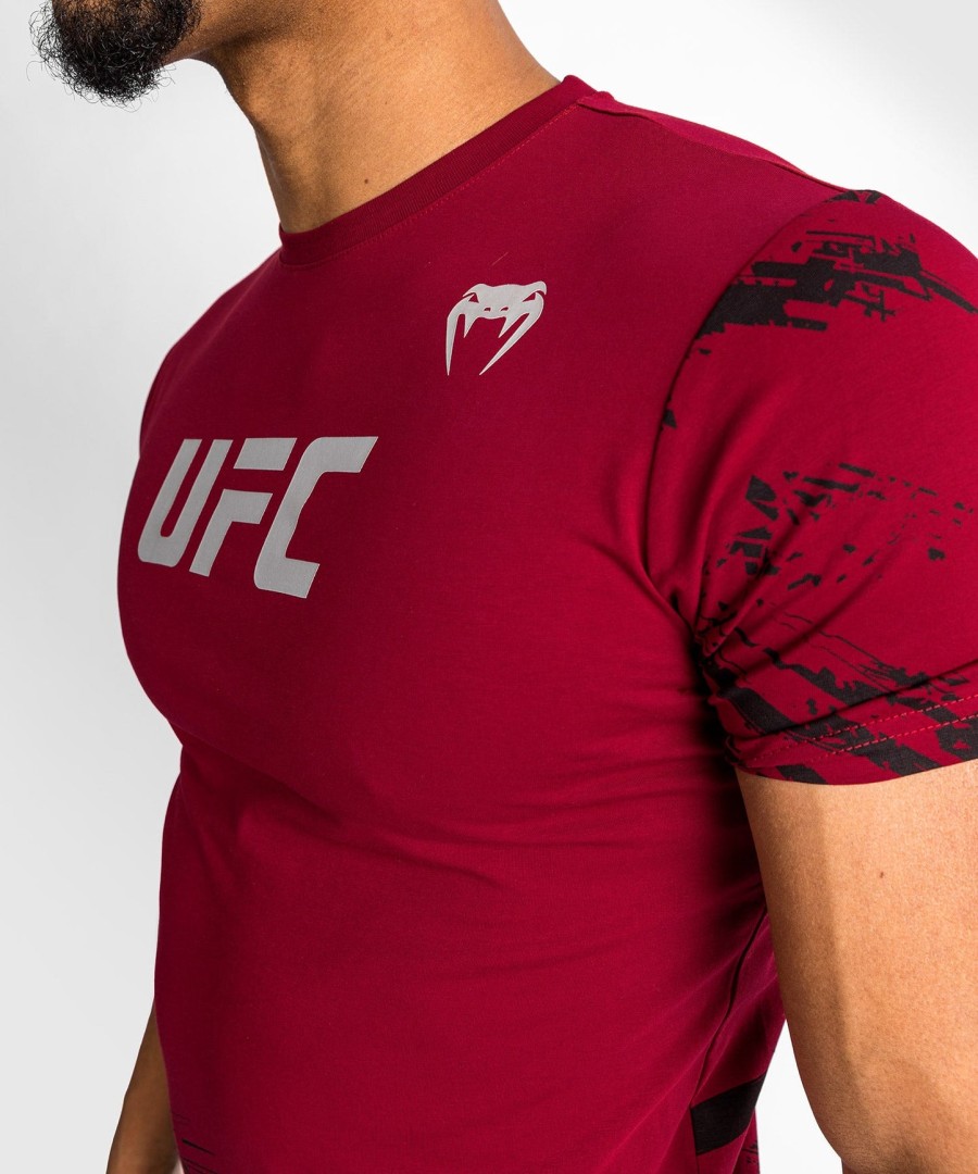 ufc venum authentic fight week men 2.0 short sleeve t-shirt - red