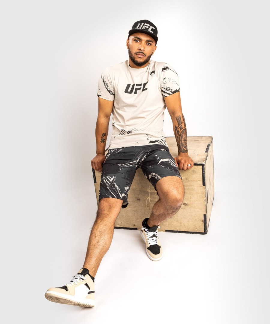 ufc venum authentic fight week men 2.0 short sleeve t-shirt - sand