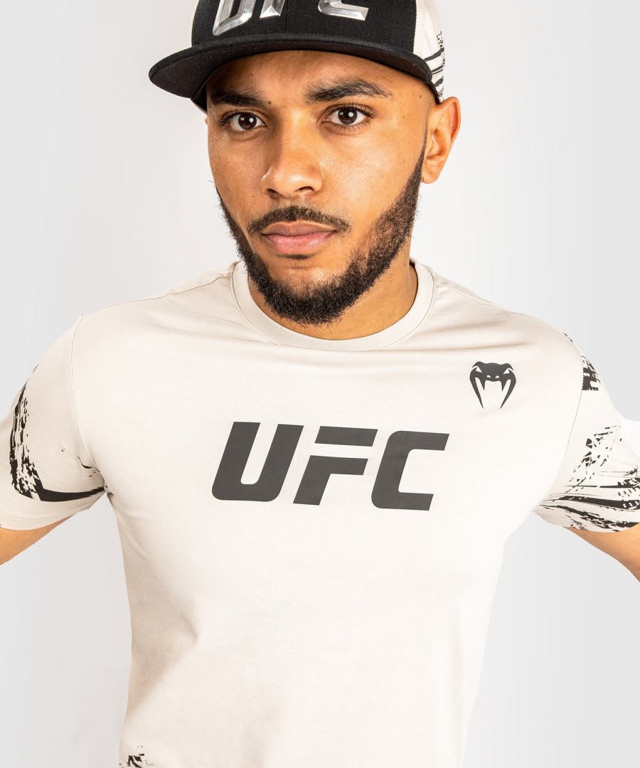 ufc venum authentic fight week men 2.0 short sleeve t-shirt - sand