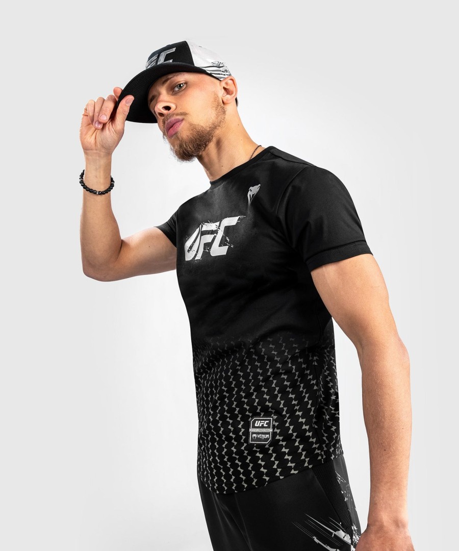 ufc venum authentic fight week men 2.0 short sleeve t-shirt - black