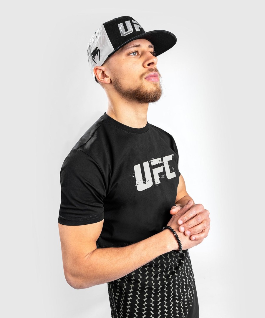 ufc venum authentic fight week men 2.0 short sleeve t-shirt - black