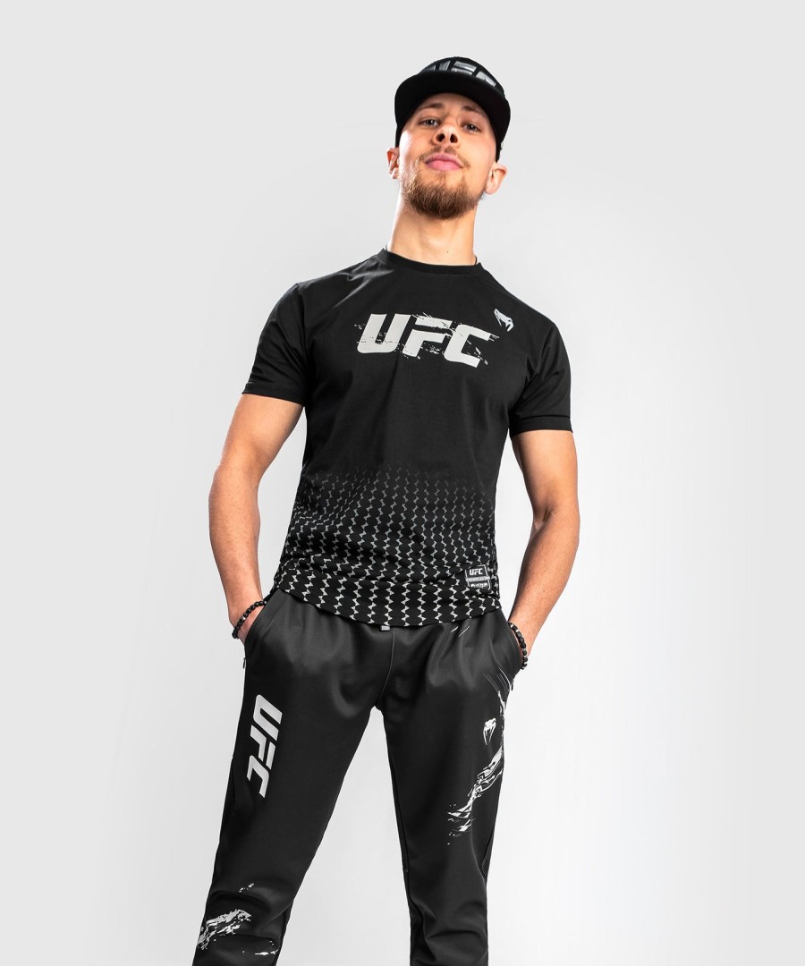 ufc venum authentic fight week men 2.0 short sleeve t-shirt - black