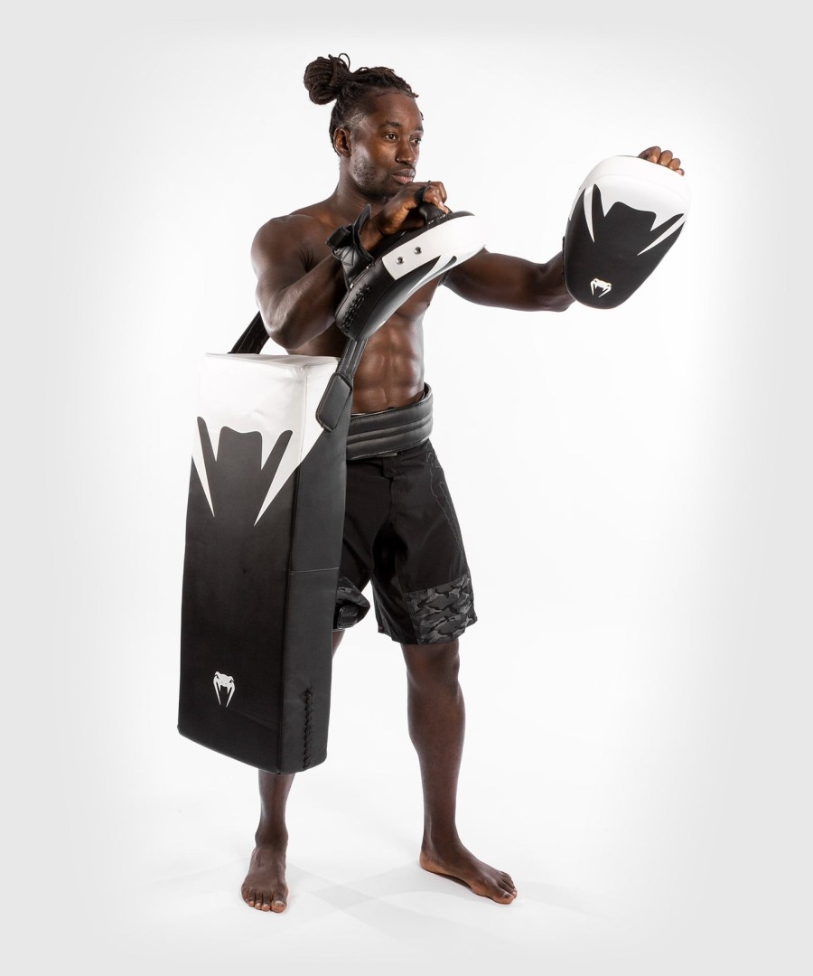 venum satchel kick shield - blackwhite