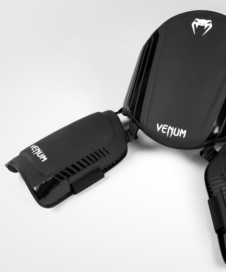 venum challenger belly and legs protector - blackwhite