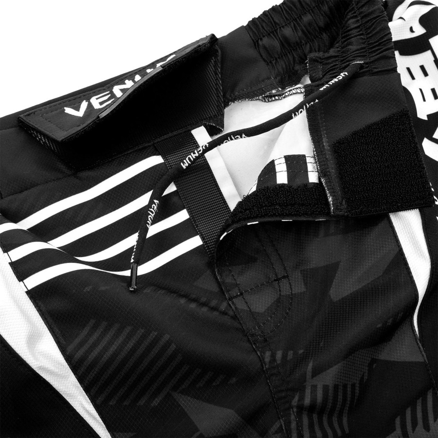 venum okinawa 2.0 fightshorts - blackwhite