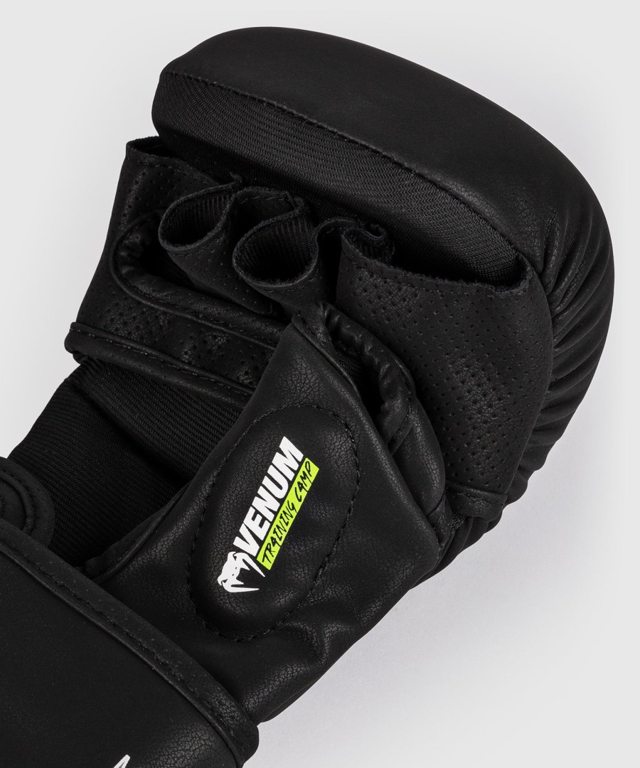 venum training camp 4.0 sparring gloves - blackneo green