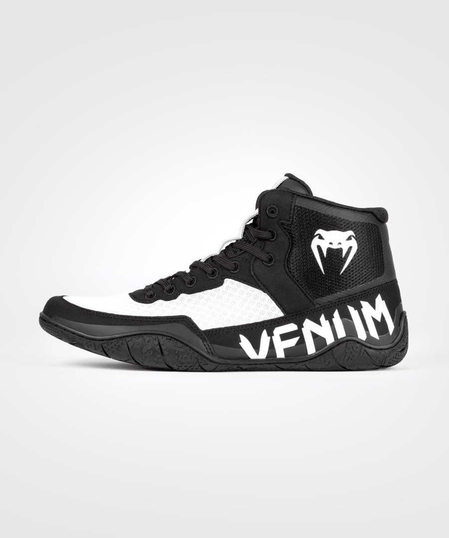 venum elite wrestling shoes - blackwhite