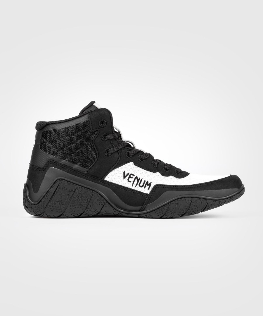 venum elite wrestling shoes - blackwhite