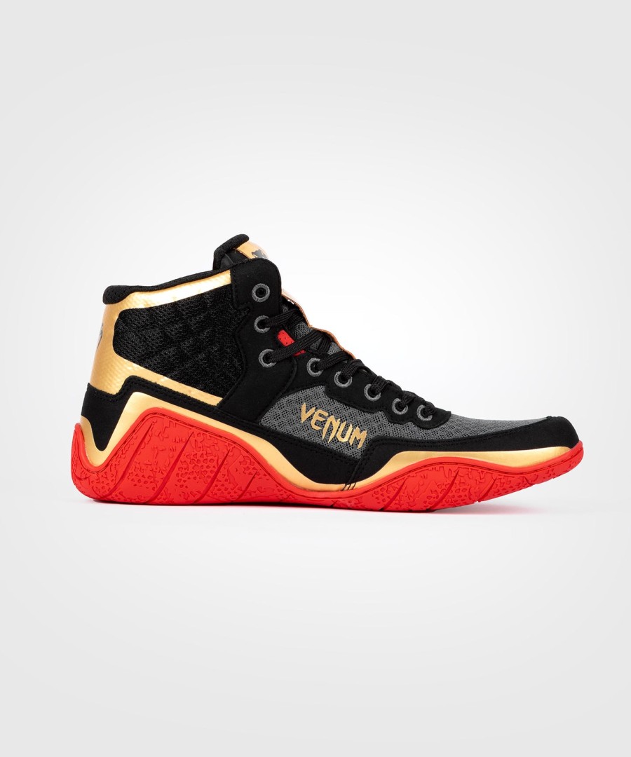 venum elite wrestling shoes - blackgoldred